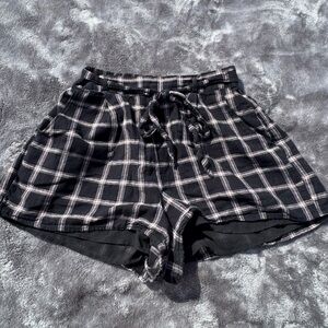 🖤🤍American Eagle Black and White Plaid Flowy Shorts|Size M 🖤🤍